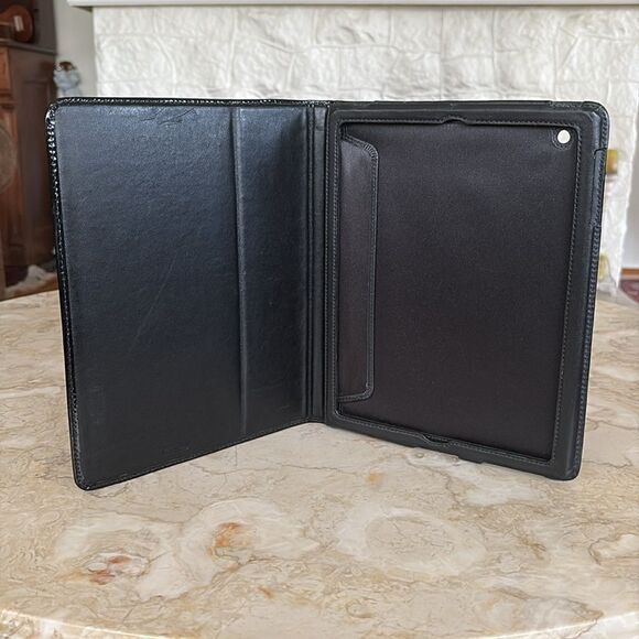 Coach Julia Op Art C Monogram iPad 2 Case - Black Patent Leather Mint Condition - Picture 5 of 11